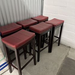 Barstools Soaking Tub And Tv Stand 