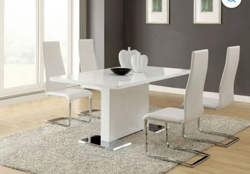 Coaster Anges 1 Table, 4 Chairs Contemporary Wood Dining Set White High Gloss - Excellent Condition