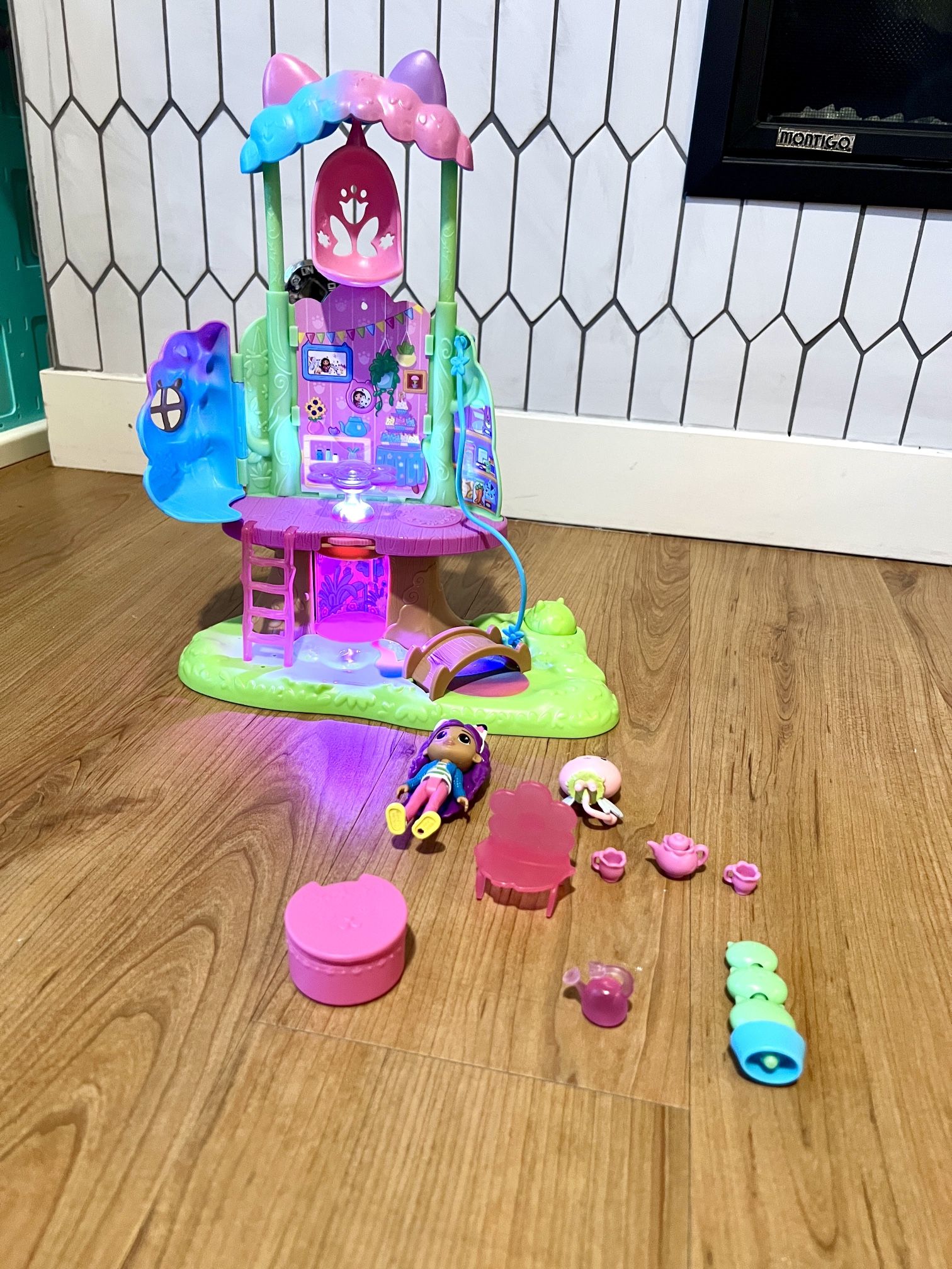 Gabby's Dollhouse, Transforming Garden Treehouse Playset with Lights