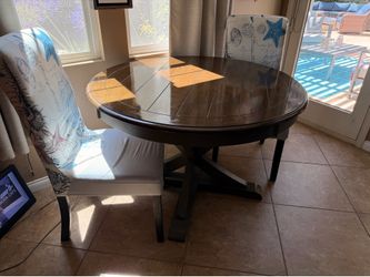Small dining table and 2 chairs