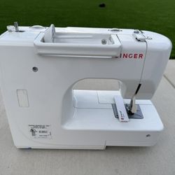Singer Sewing  Machine 