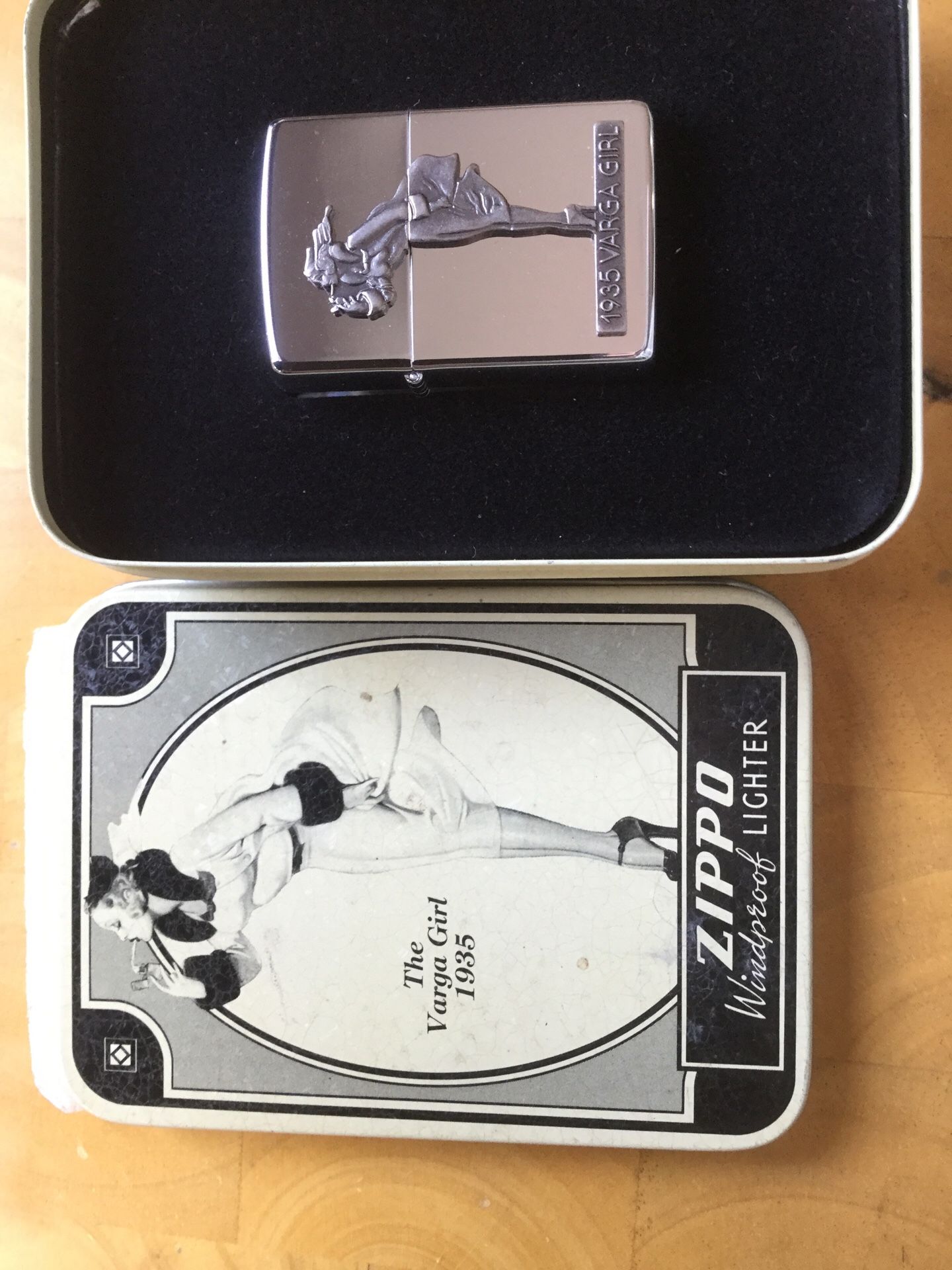 Zippo collector series lighter Vargas girl 1935, never used, original tin