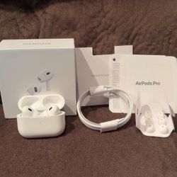 Apple AirPods Pro 2nd Generation with MagSafe Wireless Charging Case (USB‑C)...