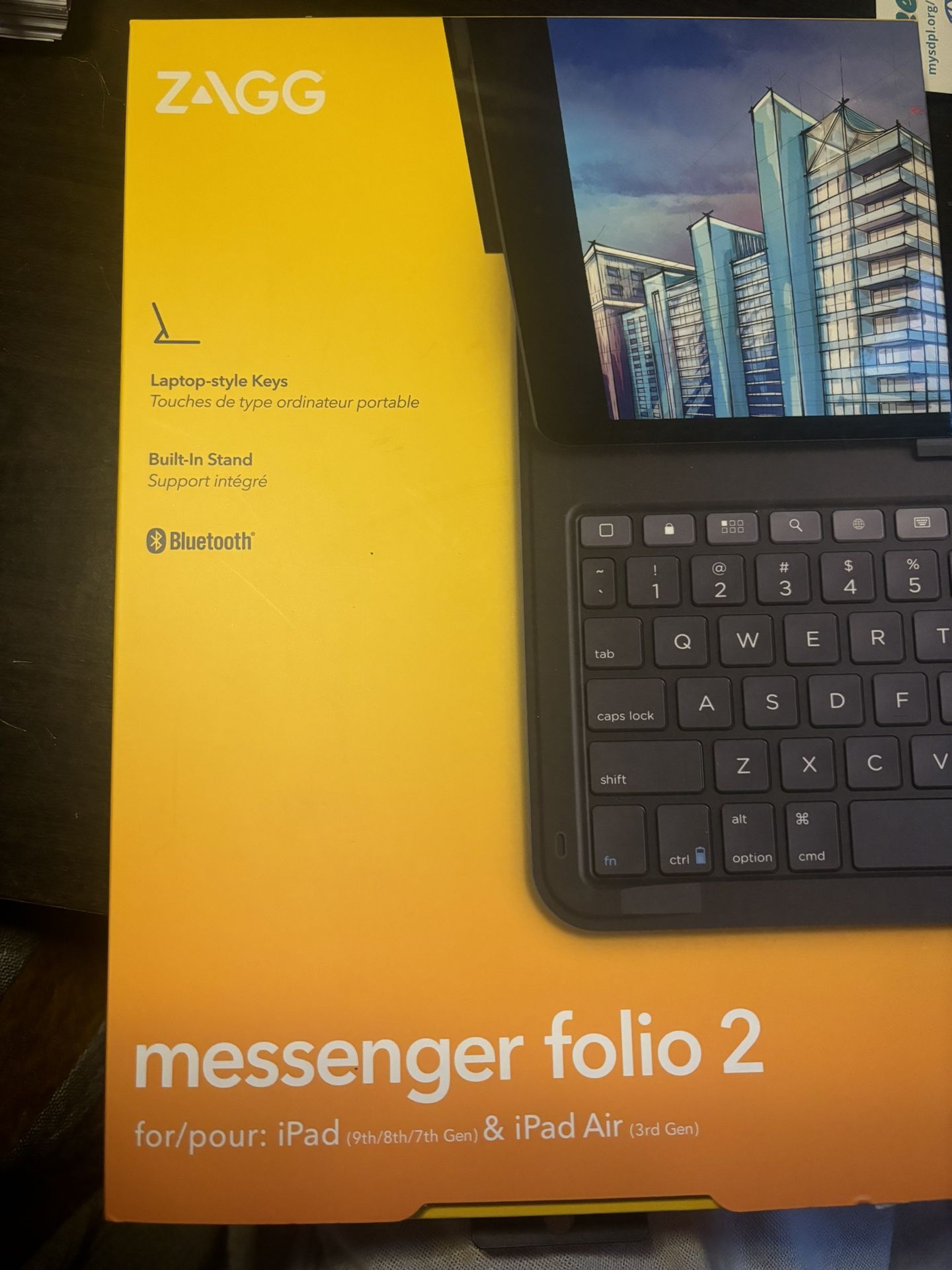 Ipad keyboard connector 