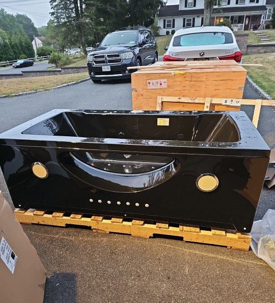 Black Jacuzzi Bathtub