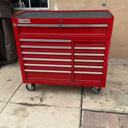US.  GENERAL TOOL BOX 13 Drawer.     $350