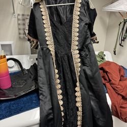 Gorgeous Ball Gown With Headpiece Size Medium