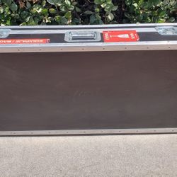 Anvil Guitar Case w/wheels For Acoustic Guitar