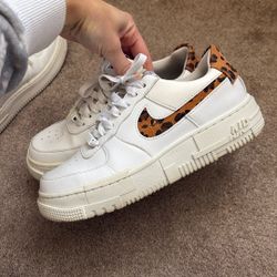 Women’s Size 7 Air force 1s 
