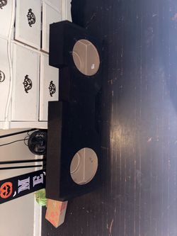 Dual 12” subwoofer truck box and Pioneer car audio amplifier