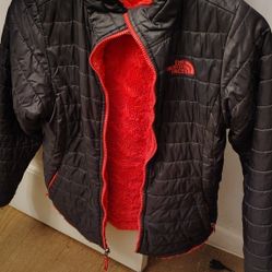 North Face girl's jacket size 14/16 reversible
