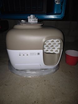 Pet snowy Self cleaning litter box NEW