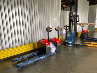 Brand new 4400 lb super heavy duty electric pallet truck