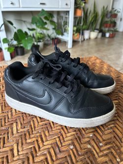 Nike shoes size 7
