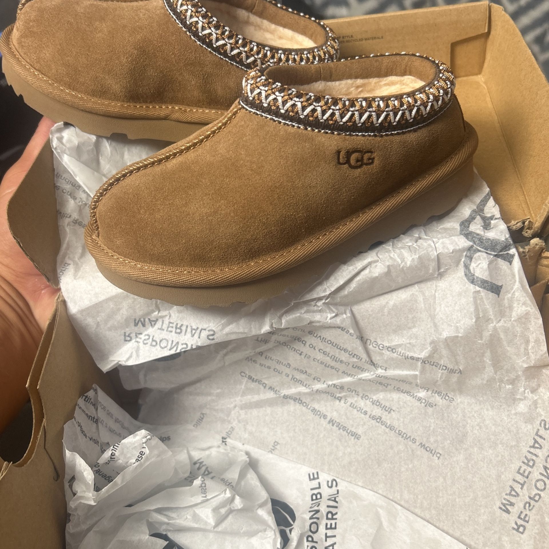 UGG