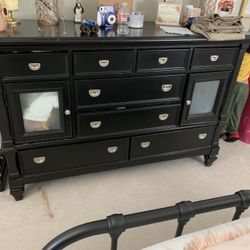 Dresser set