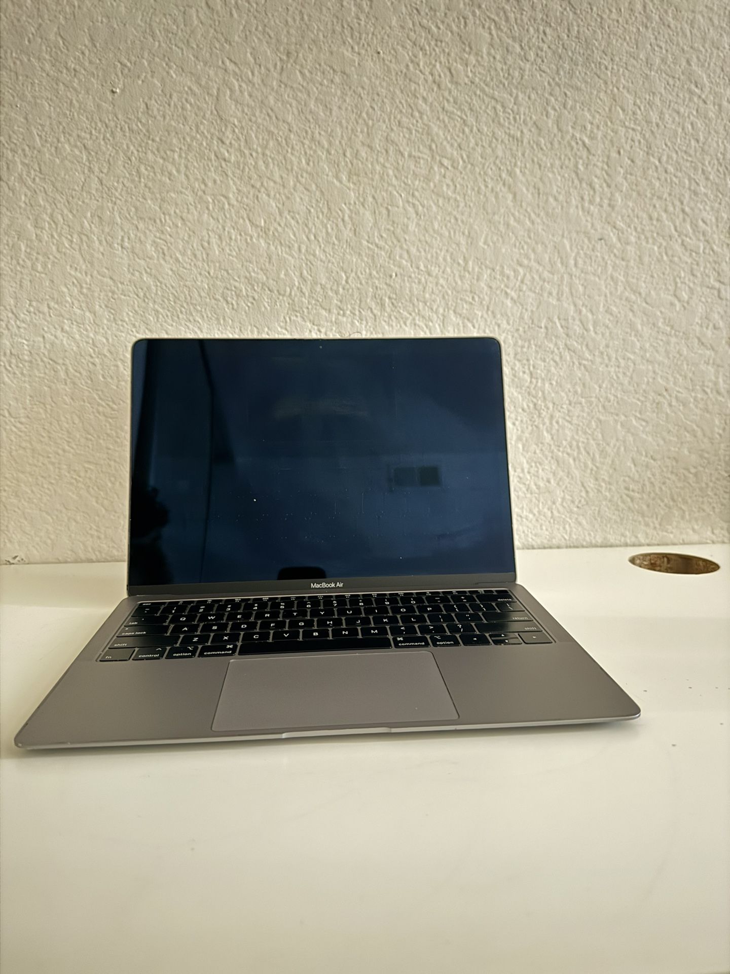 MacBook Air 2019 not turning on - for parts only or best offers