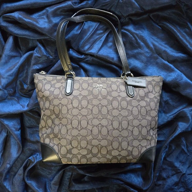 Coach Signature Purse