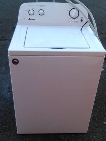 Amana washing machine in excellent working and cosmetic condition around a year old