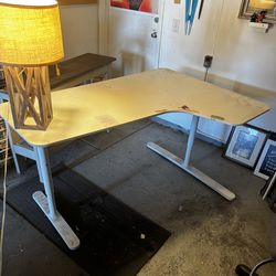IKEA bekant office table 63x 43 x 33