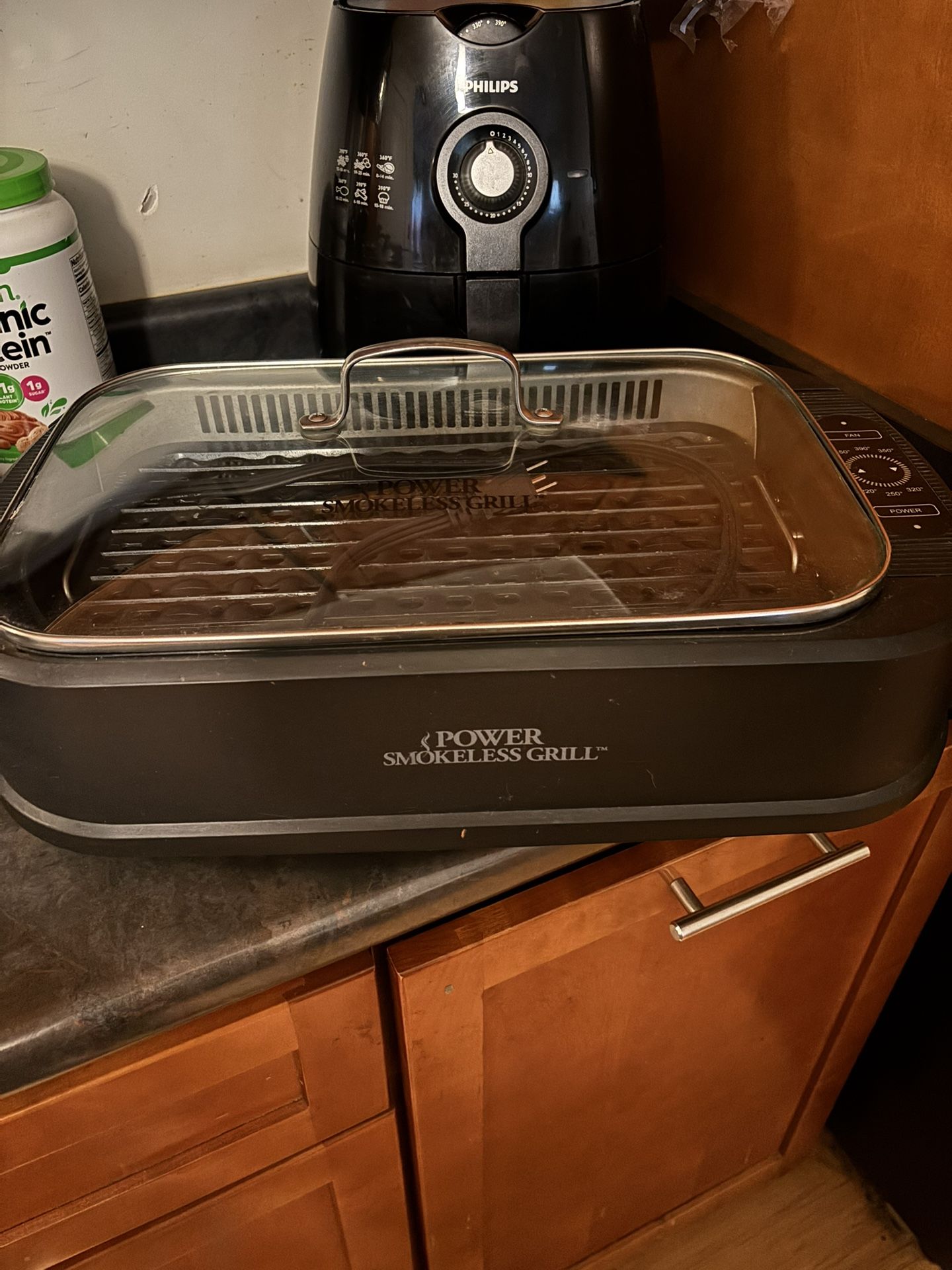 Microwave, Deep Fryer, Rice Cooker And In Doors Grill And A Blender