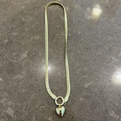 Fine fantasy necklace that ends in a heart