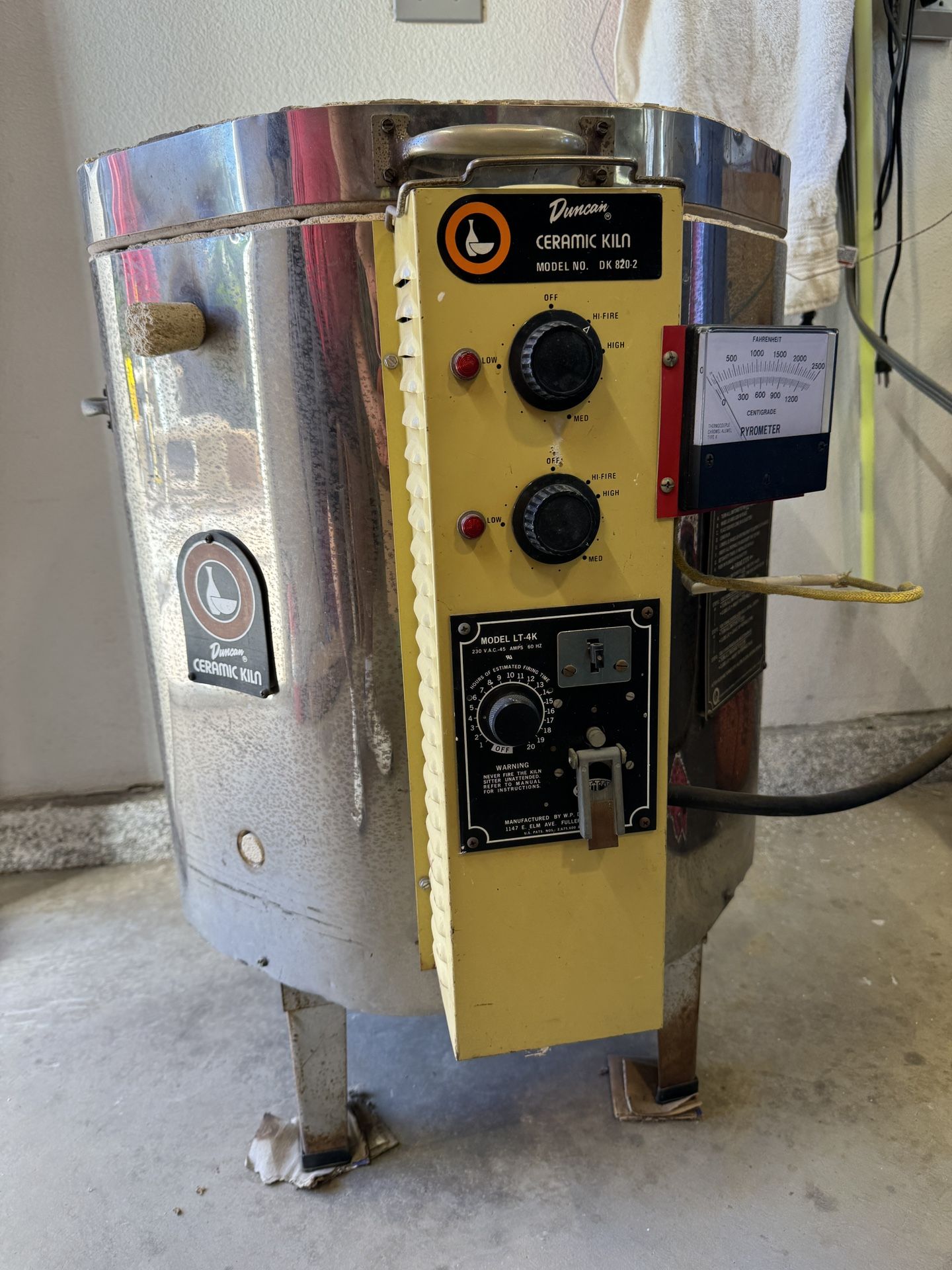 Duncan Ceramic Kiln Model DK 820-2 (220V, 30 Amp)