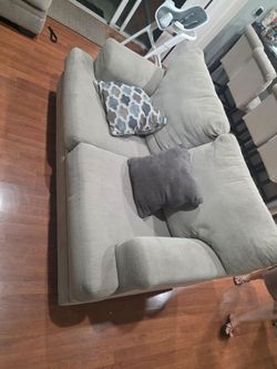 $500 3 piece set ashley furniture