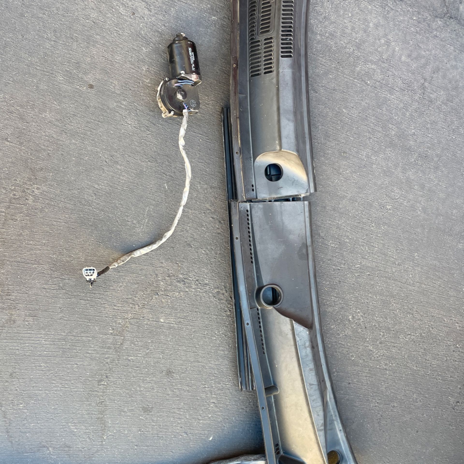 Wiper Cover And Wiper Motor For 2005 2006 2007 2008 2009 Toyota Pruis