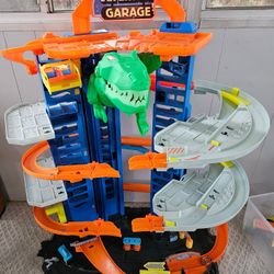 Hot Wheels City Robo T-Rex Ultimate Garage playset.