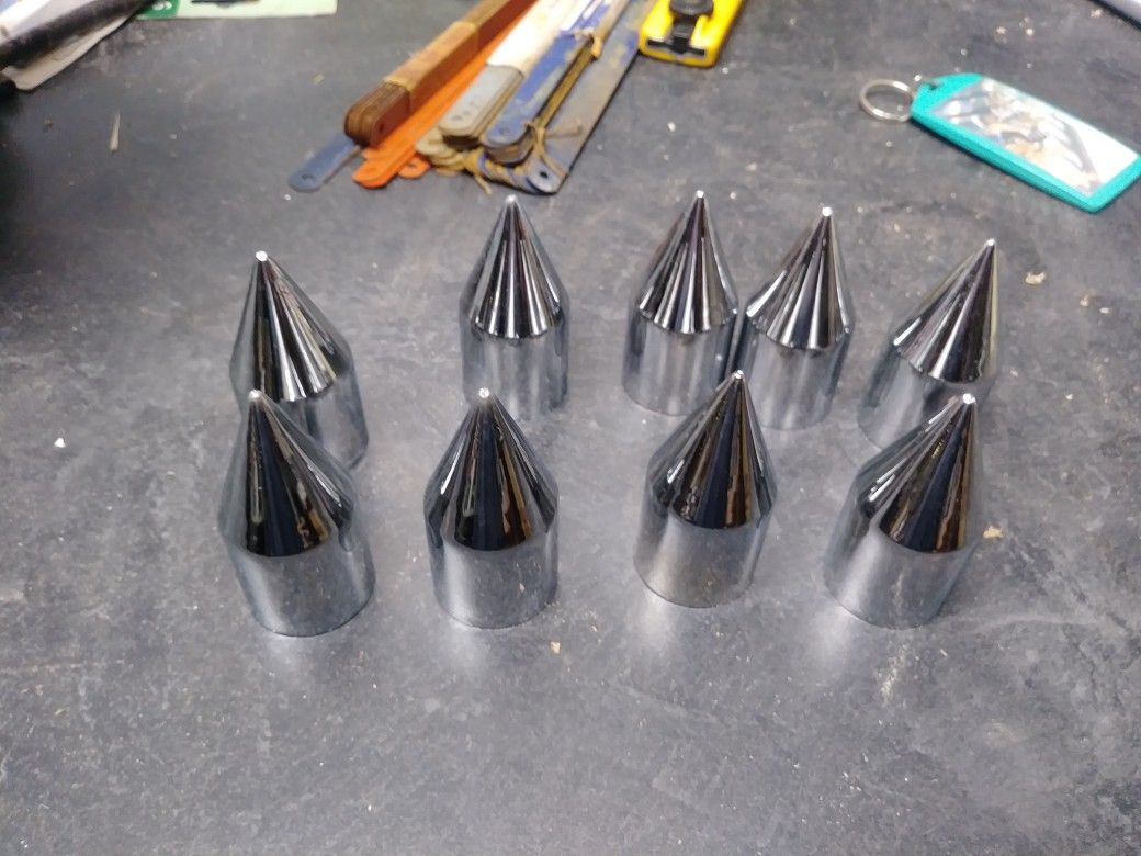 Dually wheel spikes
