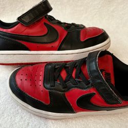 Kids Nike dunks great condition size 13