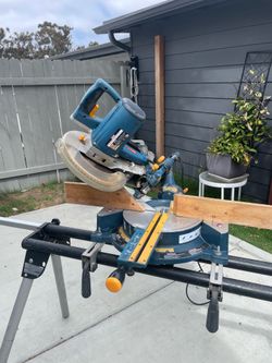 Compound sliding miter saw