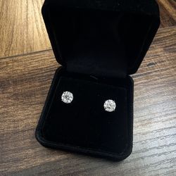 Natural Diamond Stud Earrings 4.05 CTs 