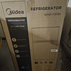 Midea 2 Door Minifridge