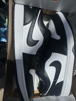 Jordan 1 Low ‘Pandas’ Size 9 Mens & A Bathing Ape Socks