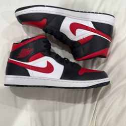 Jordan 1 Mid 