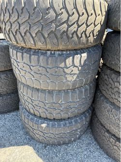 Vendo 35/12.50/R20 las 4 llantas MT las 4 por $220