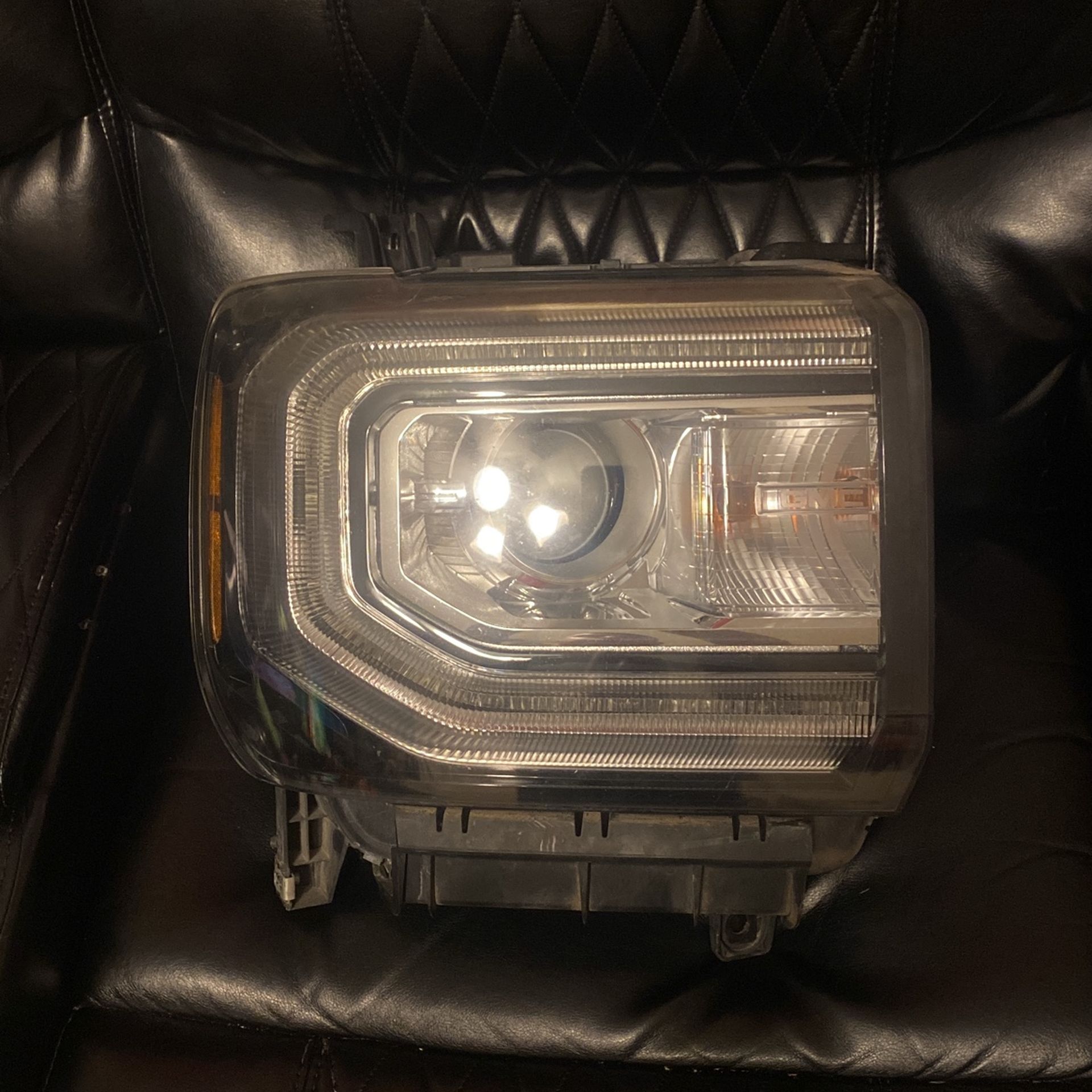 2016 gmc sierra 1500 headlight Passanger Side 240 Dlls O Mejor Oferta