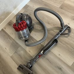 Dyson Vacuum 