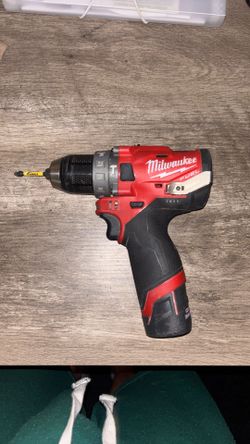 Milwaukee 12/ drill /driver