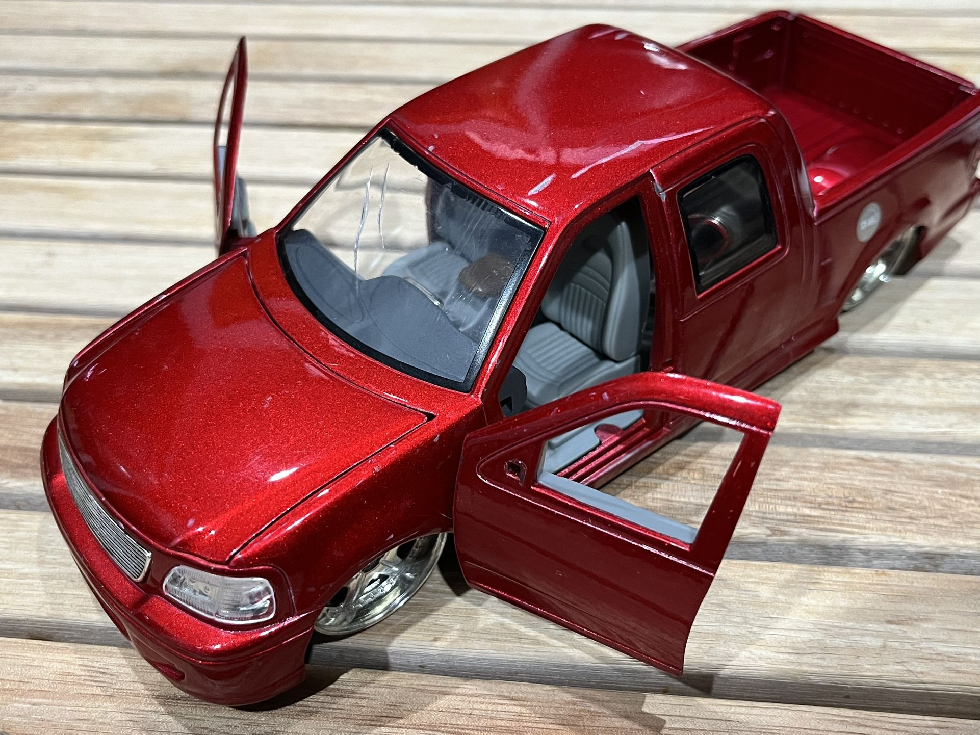 Jada Toys Dub City 2003 Ford F-150 Superscrew Pickup Truck Red Die