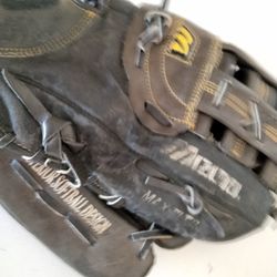 Mizuno Max Flex Softball Glove