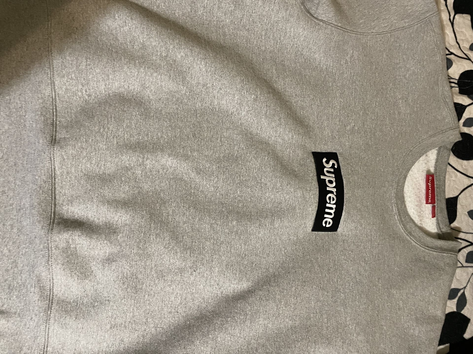 SUPREME CREWNECK