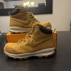 Size 12 - Nike Manoa Leather Haystack