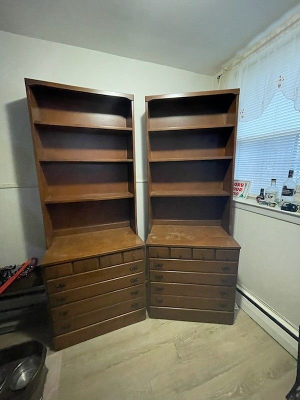 2 Bookshelves with drawers