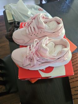 Nike Huarache. Girls Size 3.5