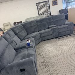 New Recliner Sectional Couch with 2 Consoles! Free Delivery 🚚!