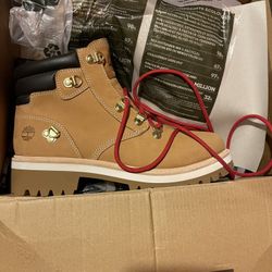 Women’s Timberlands Size 9 