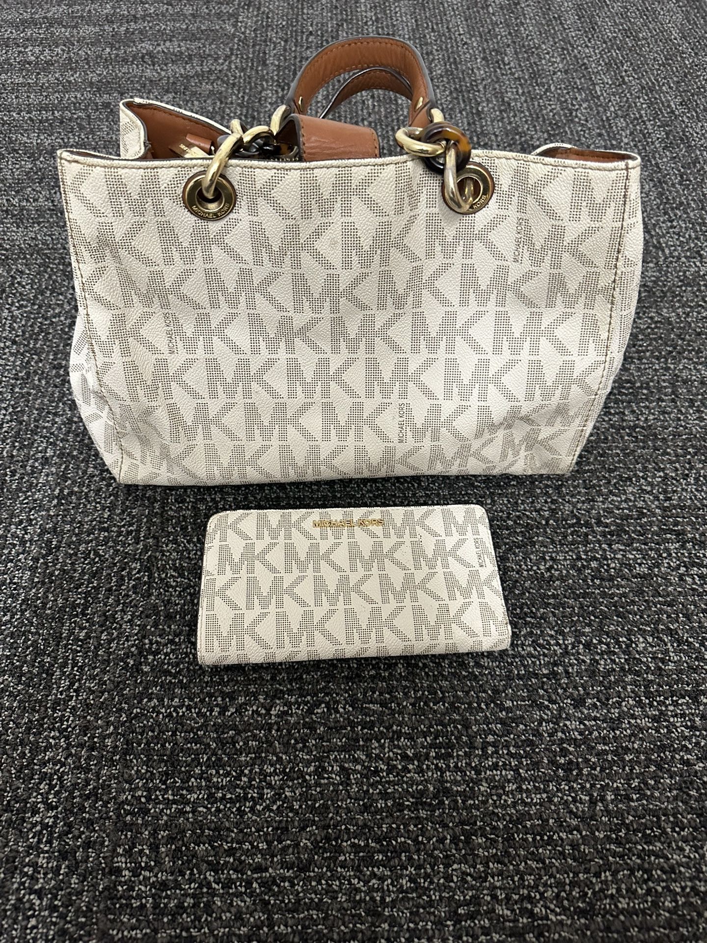 MICHAEL Michael Kors White Signature Coated Canvas Medium Cynthia Tote